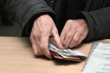 Russia's 2026 Pension Indexing Move Raises Questions About Latvia's Budget and Economic Dependencies